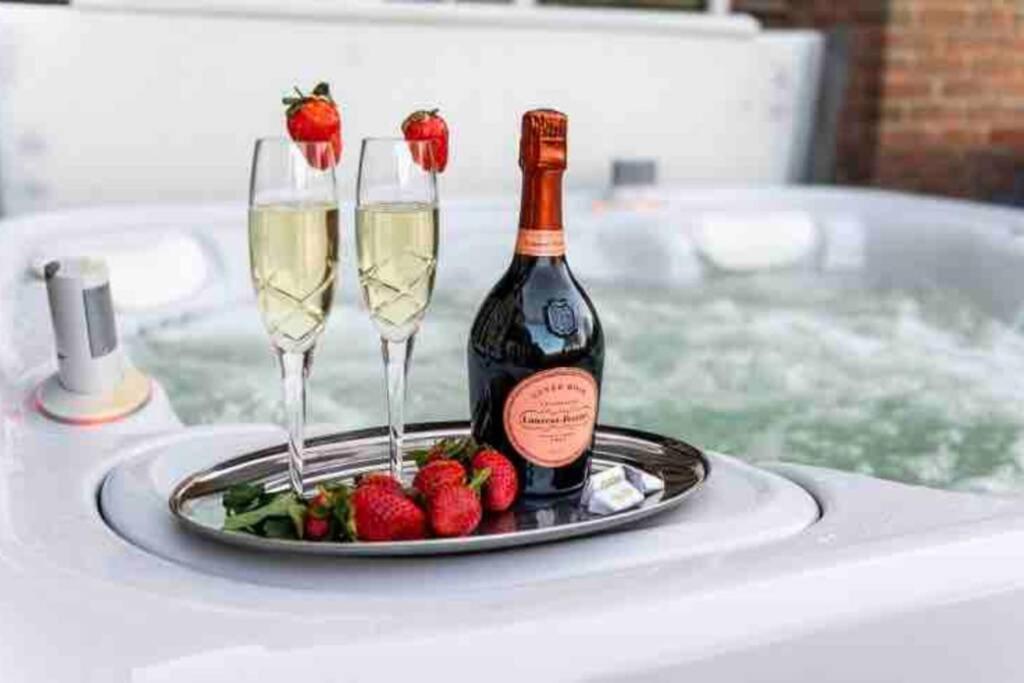 Langford Farmhouse - New Forest National Park Luxury 4Bd, Hot Tub, Cinema, 10 Acres Bartley Luaran gambar